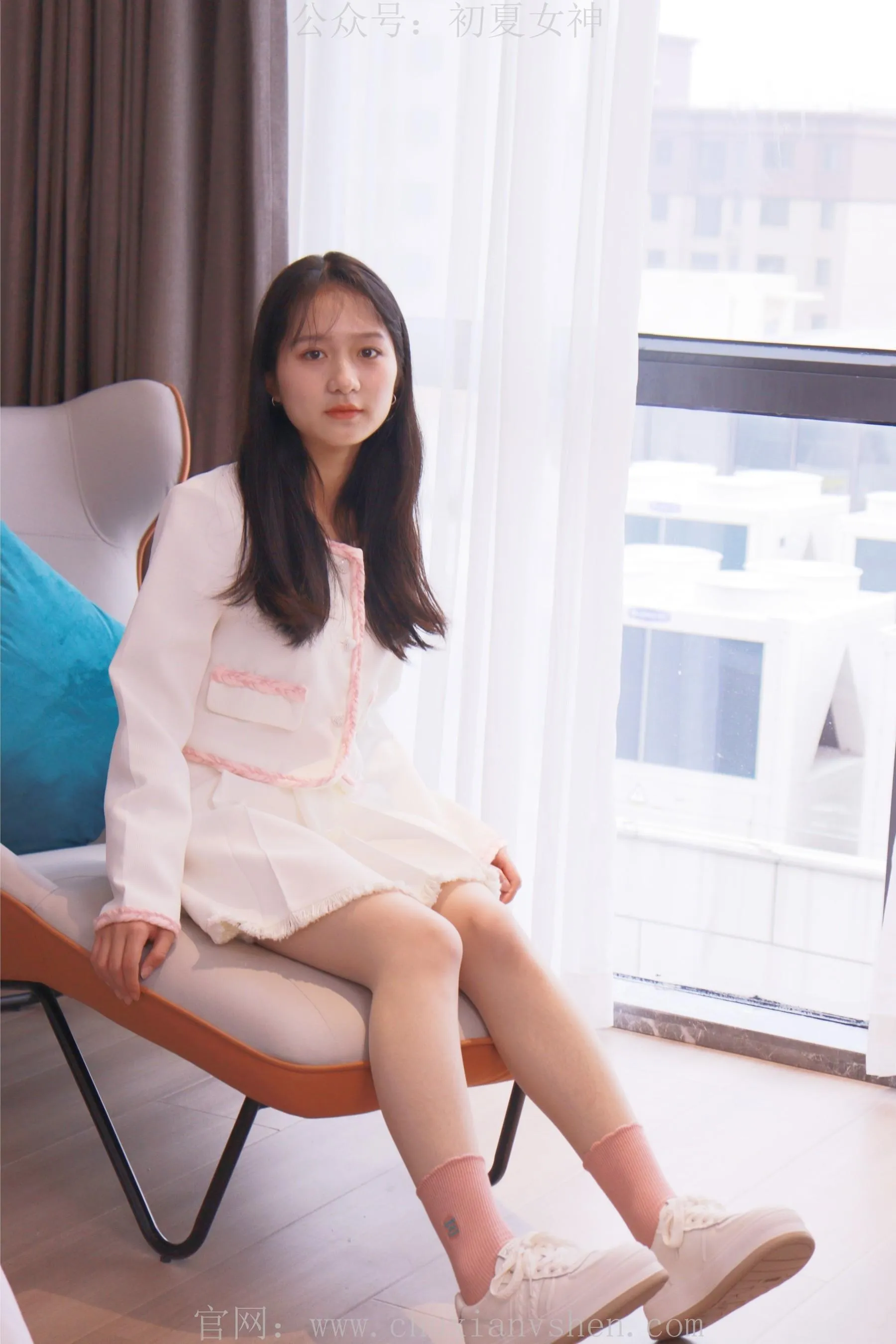 初夏女神 NO.012 沙沙S码粉白色套搭配小白鞋 [104P]插图4